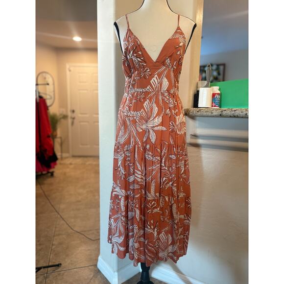 Wild Fable Adjustable Strap Tiered Sun Dress Tropical V Neck Flowy Size M 6-10 - Picture 2 of 4